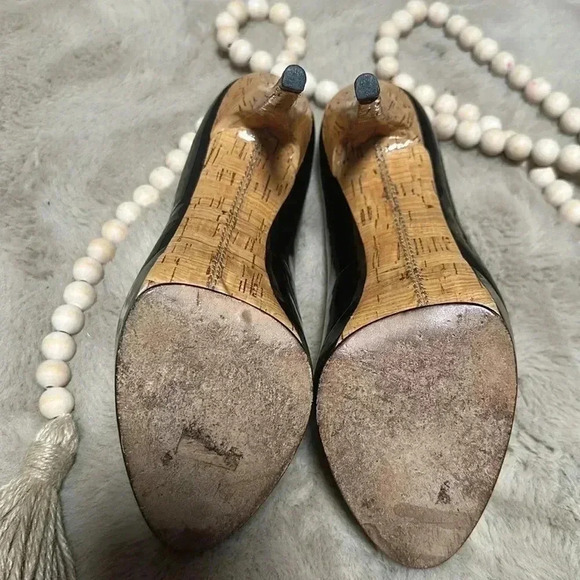 Michael KORS platform patent leather heels. - Picture 5 of 6